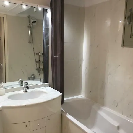 Quiet Flat Next To The 아파트 *