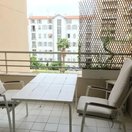 Apartman Quiet Flat Next To The